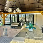 Luxurious Waterfront Retreat 4Br 3Ba With Pool & Bbq