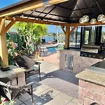 Luxurious Waterfront Retreat 4Br 3Ba With Pool & Bbq