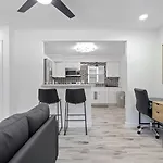 2Br Retreat Pets Ok Work Space Near Airport