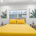 2Br Retreat Pets Ok Work Space Near Airport