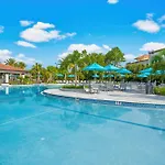 Gorgeous 1St-Floor, End Unit Condo W Lakeview