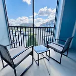 Full Apartment, Near Disney, King Bed, Pet-Friendly Full Amenities