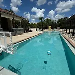 Deluxe Townhome - 5 Minutes From Disney