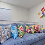 Brand New 5 Bed Villa In Windsor Cay