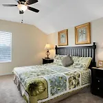 Tropical And Peaceful, This 5 Bed With Pool & Spa