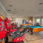 Deluxe 3 Bedroom Apartment 404