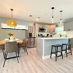 Spacious Orlando Stay Free Wifi Game Room