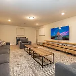 Spacious 8-Bedroom Home In Clermont