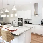 5 Suites Luxury Single Home With Private Pool Re1492