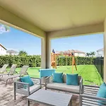 8 Bedroom Vacation Home With Pool