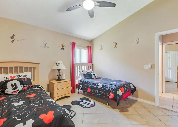 Two Master Bedrooms Pool Home Private Yard