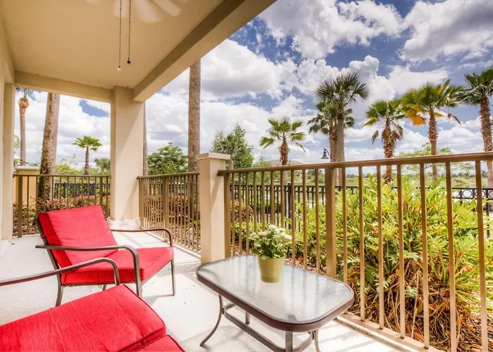 Newly Renovated Lakeview Vista Cay Condo