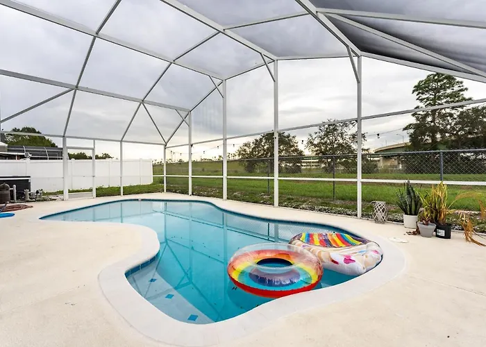 East Orlando Getaway - 3Br/2Bth - *Pool *Parking