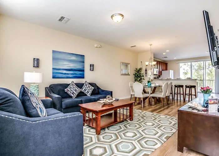 Spacious Vista Cay Townhome Newly Furnished