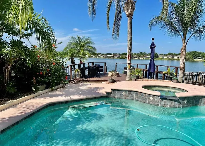 Luxurious Waterfront Retreat 4Br 3Ba With Pool & Bbq