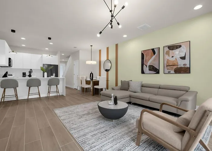 Upstay - Townhouse With Private Pool And Foosball