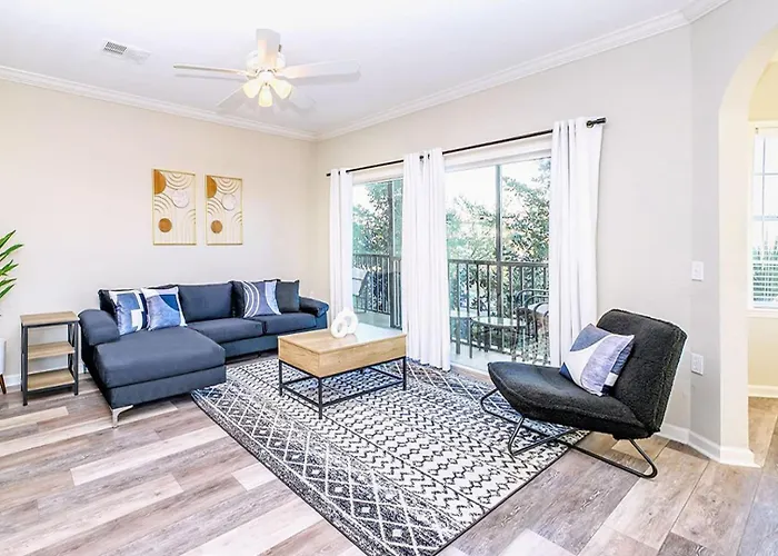 Bright & Modern 2Br Condo With Pool & Hot Tub, Near Disney!
