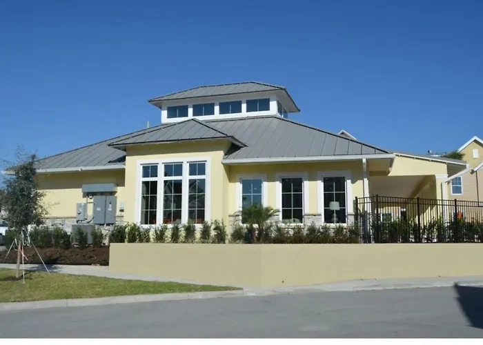 Amazing Townhome With Summer Kitchen Su2668