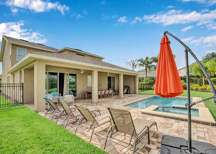8 Bedroom Vacation Home With Pool