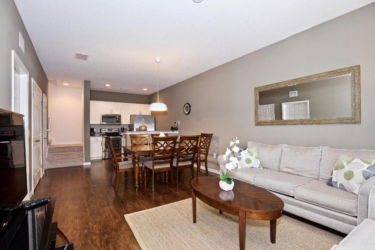 Great And Practical Townhouse In Gated Community, Sleeps 6 10 Min To Disney! Orlando