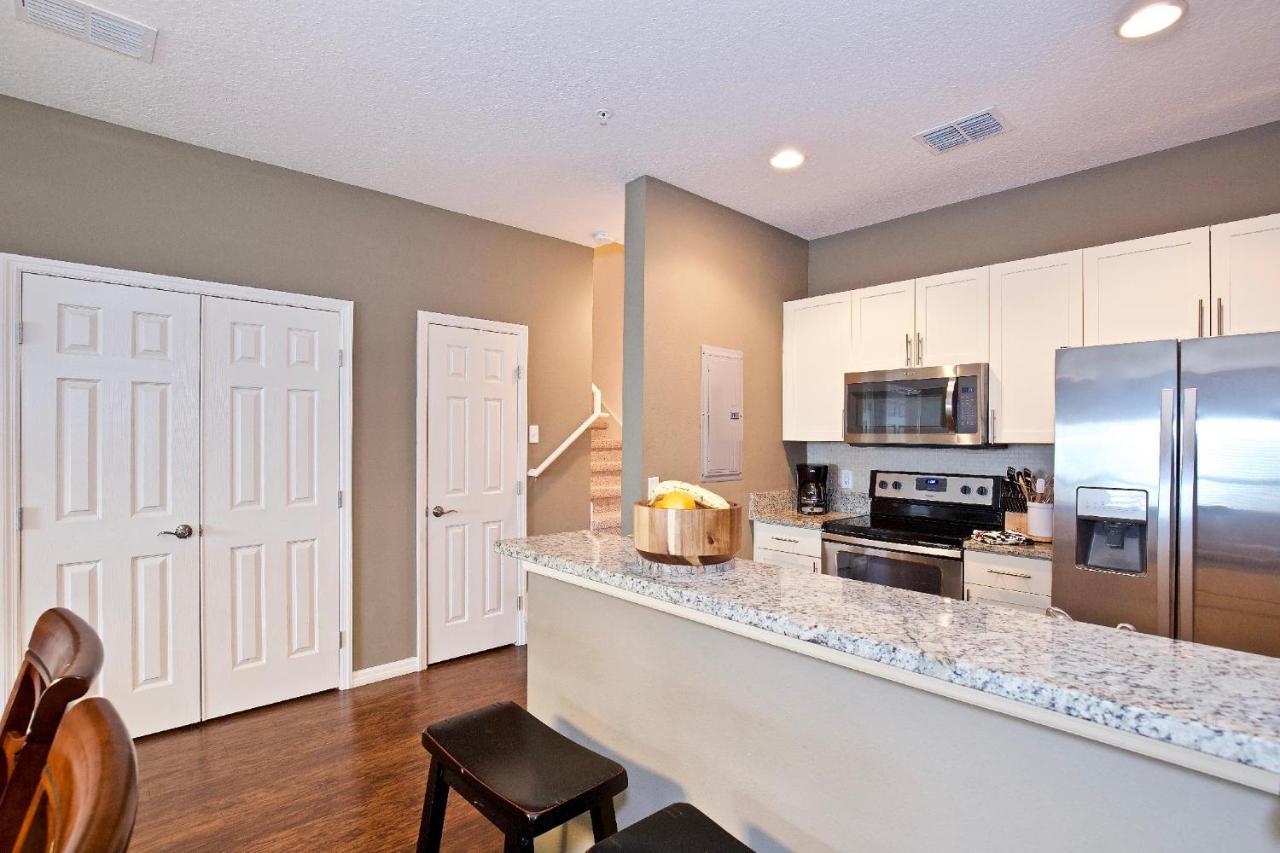 Great And Practical Townhouse In Gated Community, Sleeps 6 10 Min To Disney!