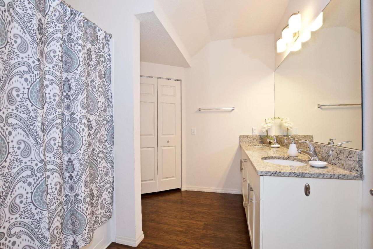 Great And Practical Townhouse In Gated Community, Sleeps 6 10 Min To Disney!
