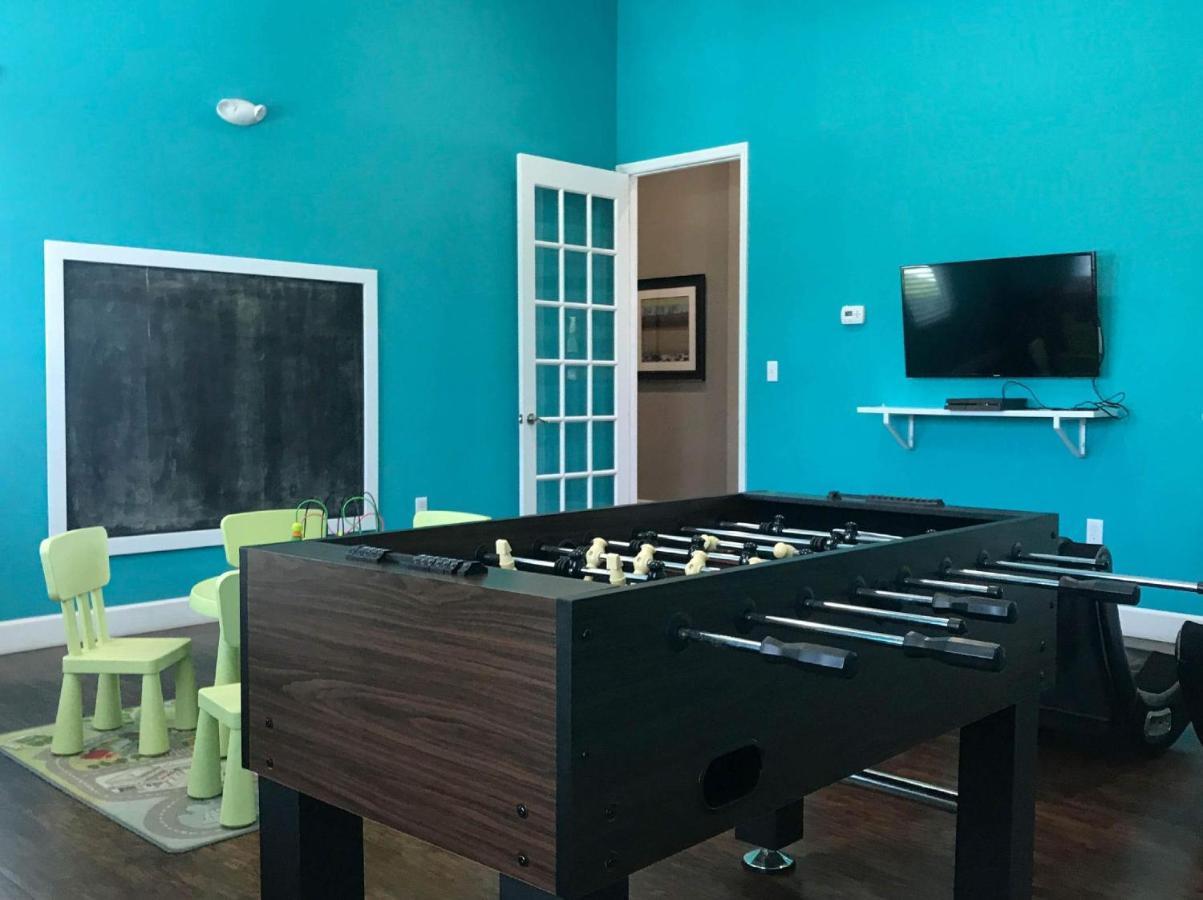 Great And Practical Townhouse In Gated Community, Sleeps 6 10 Min To Disney! Holiday home Orlando