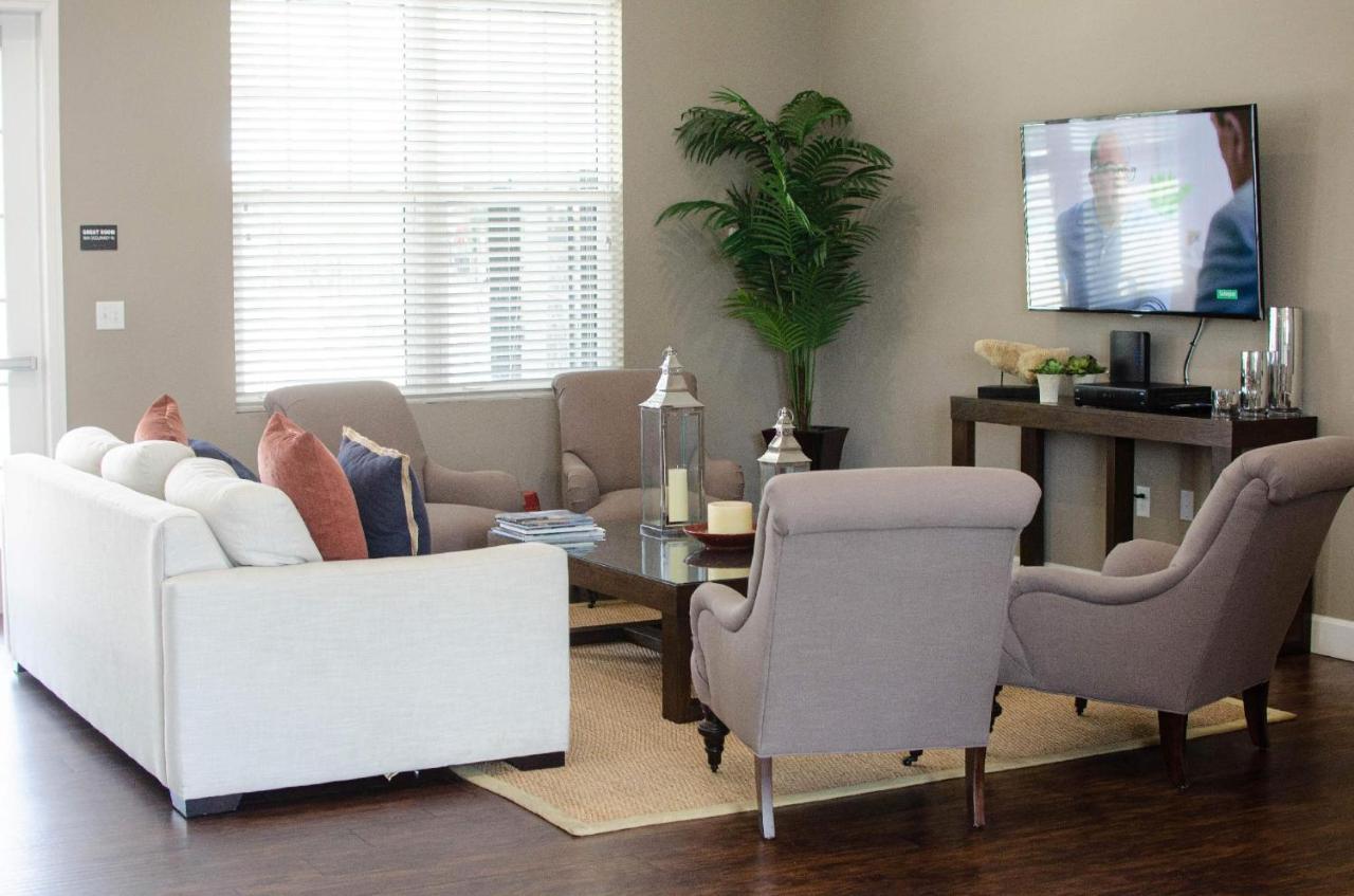 Great And Practical Townhouse In Gated Community, Sleeps 6 10 Min To Disney! Holiday home *