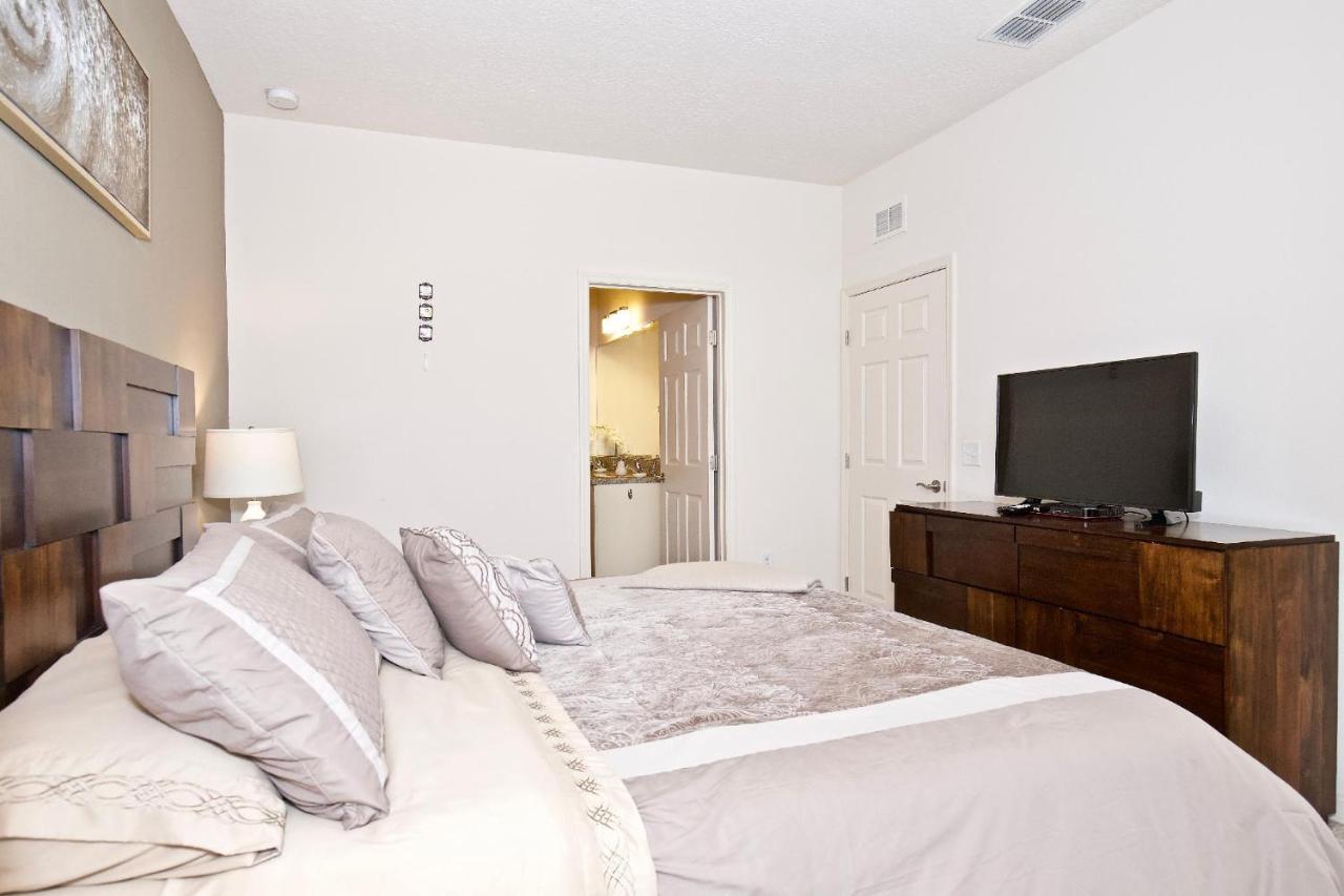 Great And Practical Townhouse In Gated Community, Sleeps 6 10 Min To Disney! Holiday home *