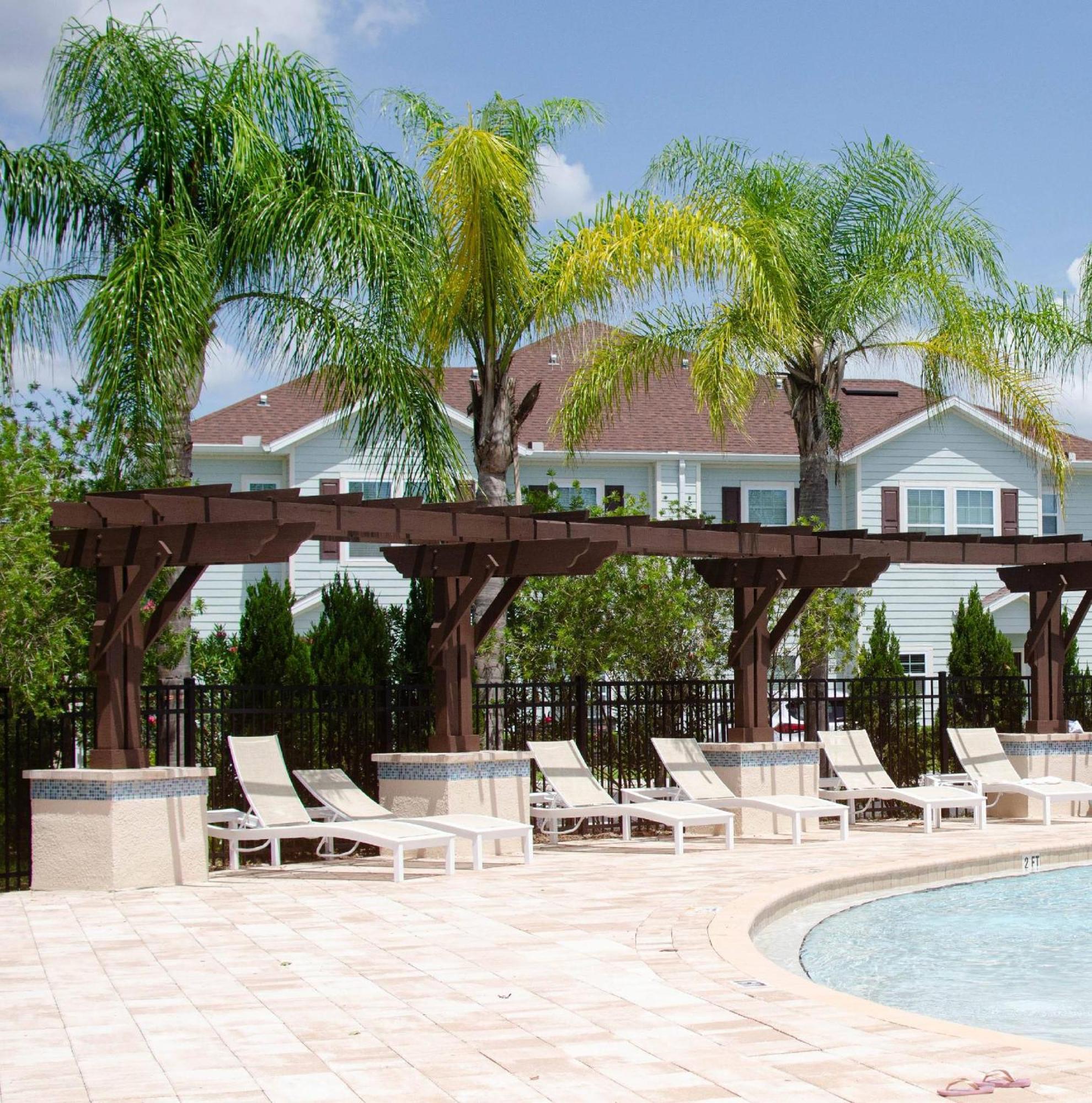 Great And Practical Townhouse In Gated Community, Sleeps 6 10 Min To Disney! Holiday home *