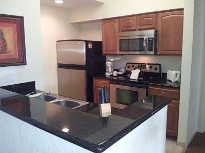 Luxury Condo, 2 Or 3 Bedroom Premium Apartment *