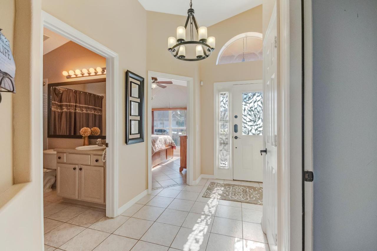 Holiday home Two Master Bedrooms Pool Private Yard Orlando