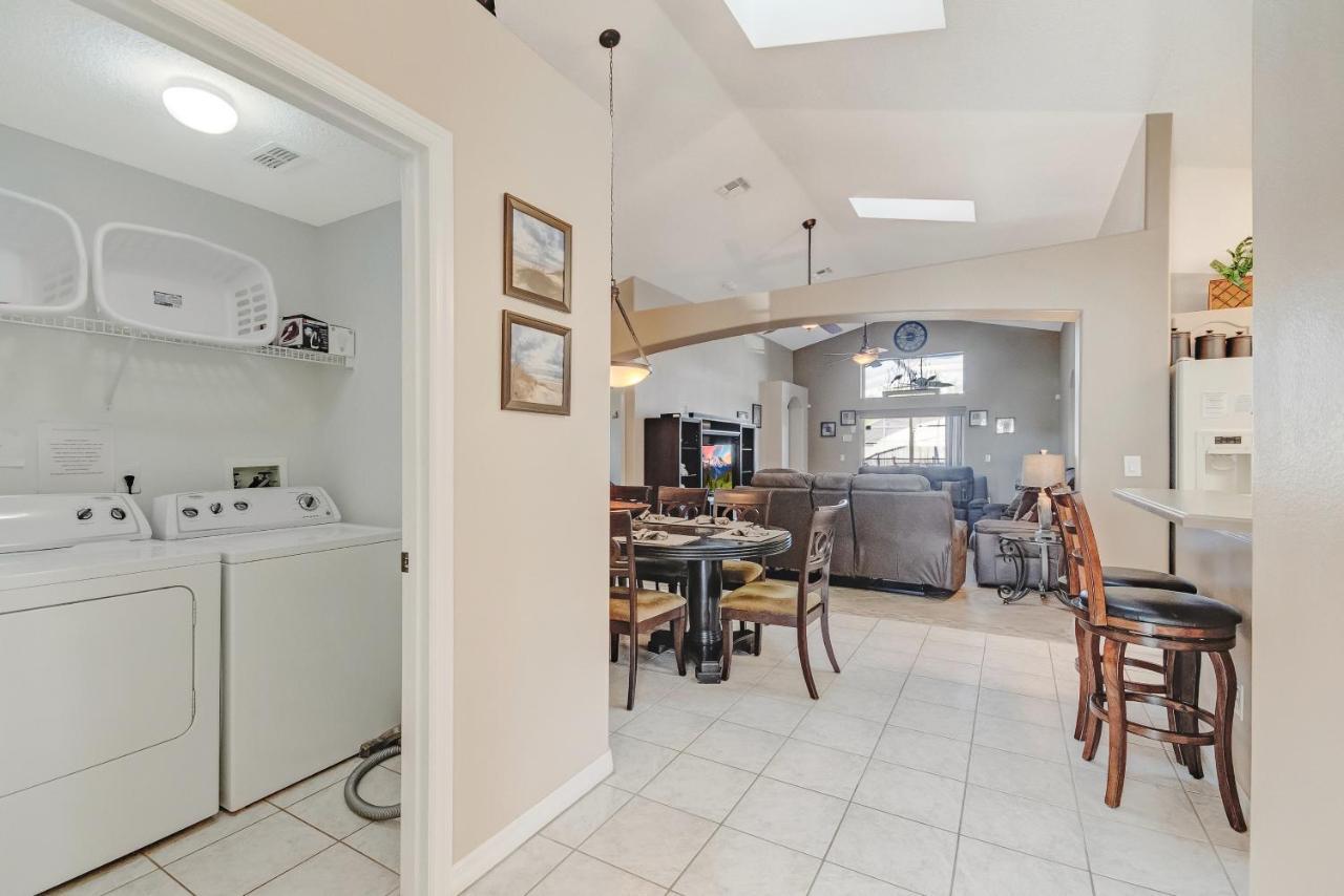 Two Master Bedrooms Pool Private Yard Holiday home Orlando