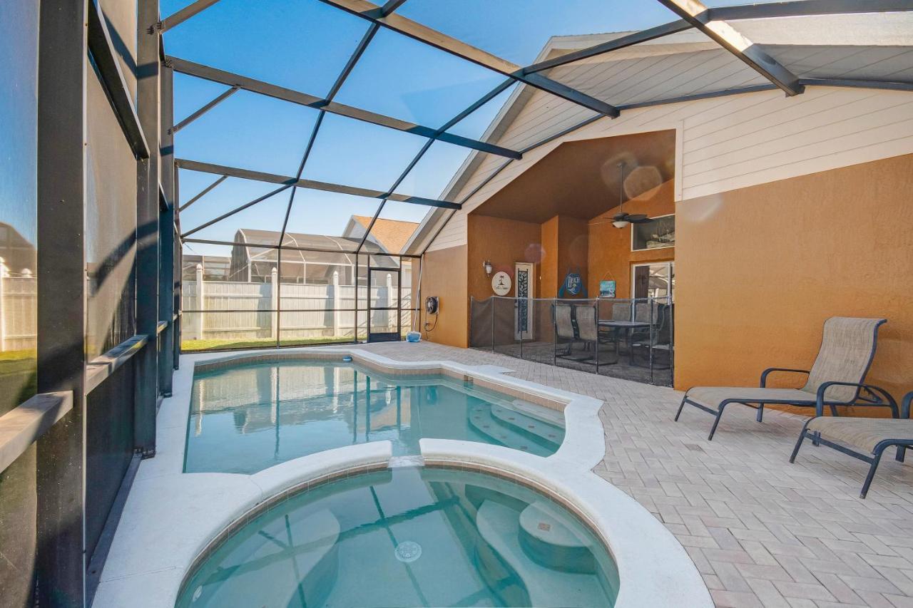 Two Master Bedrooms Pool Private Yard *