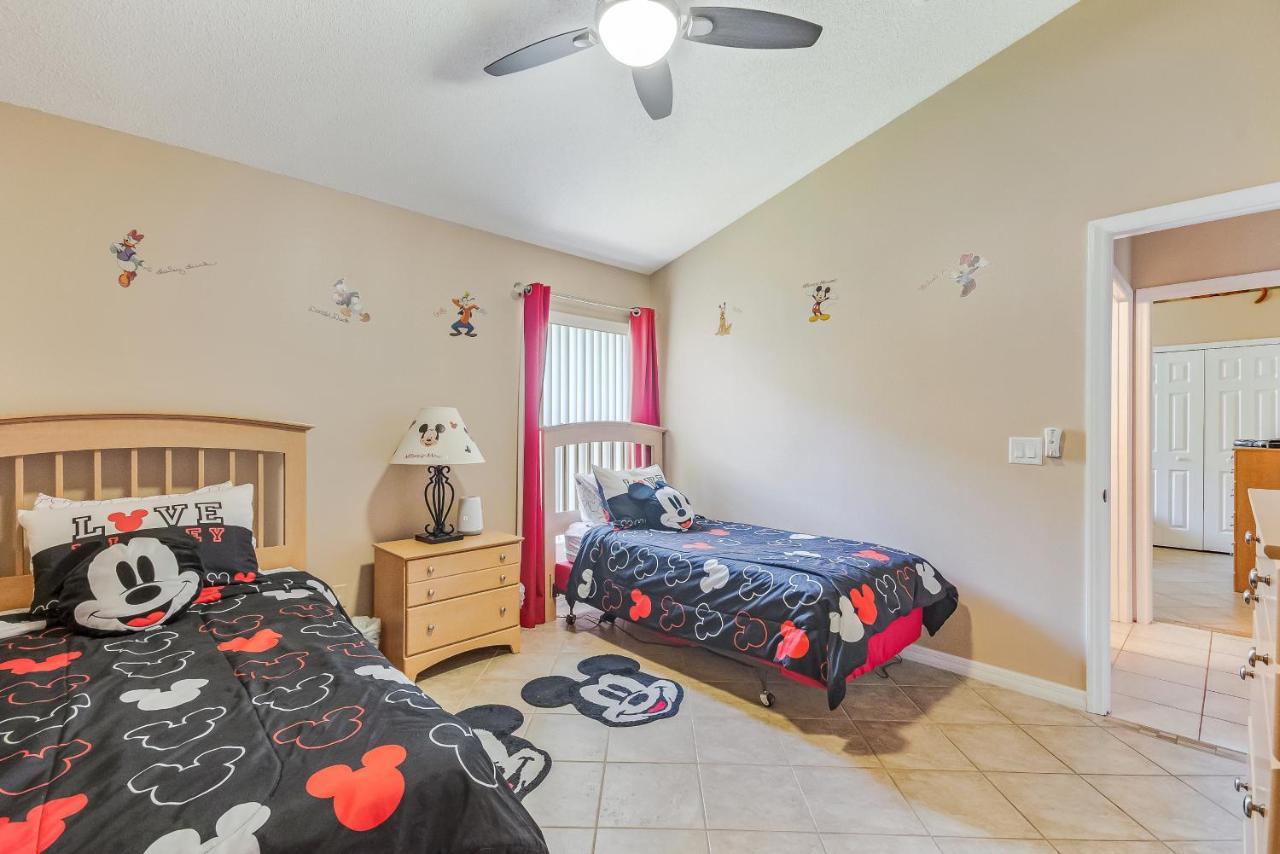 Two Master Bedrooms Pool Private Yard Holiday home *