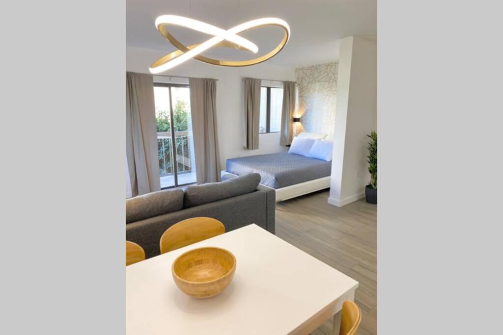 Apartment Modern On I-drive: Parking + Pool Included Orlando