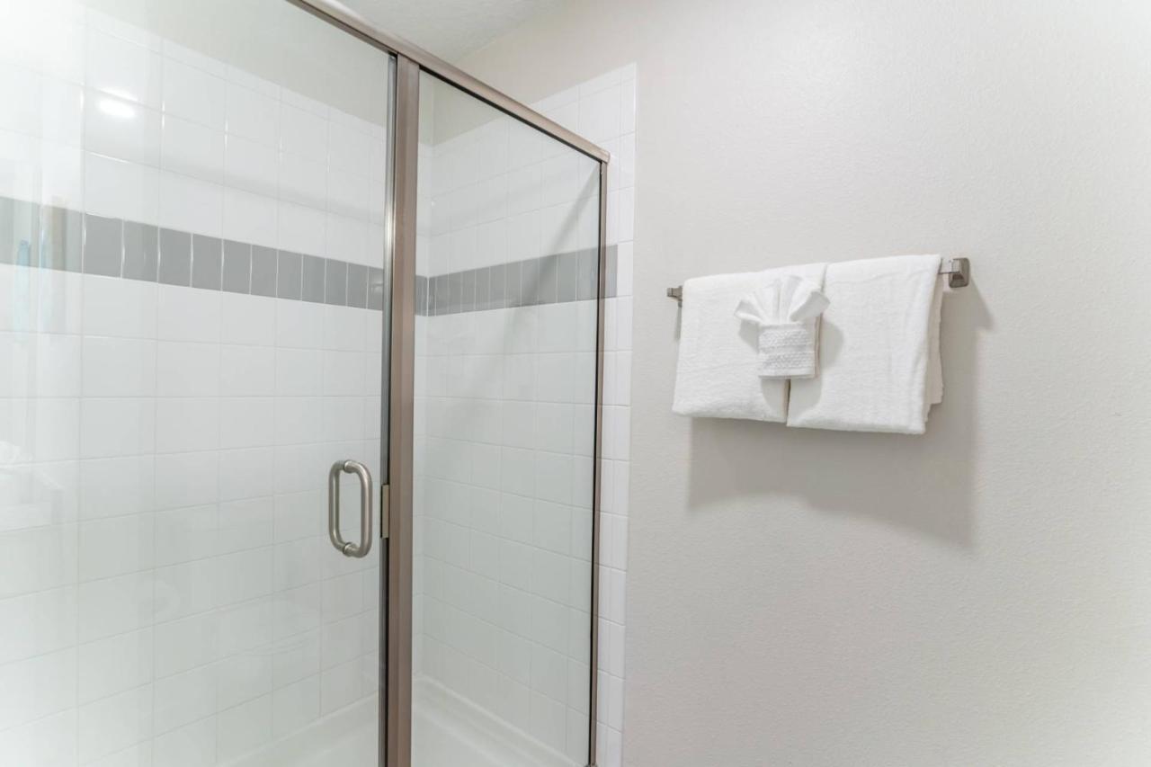 4013 Vista Cay 2