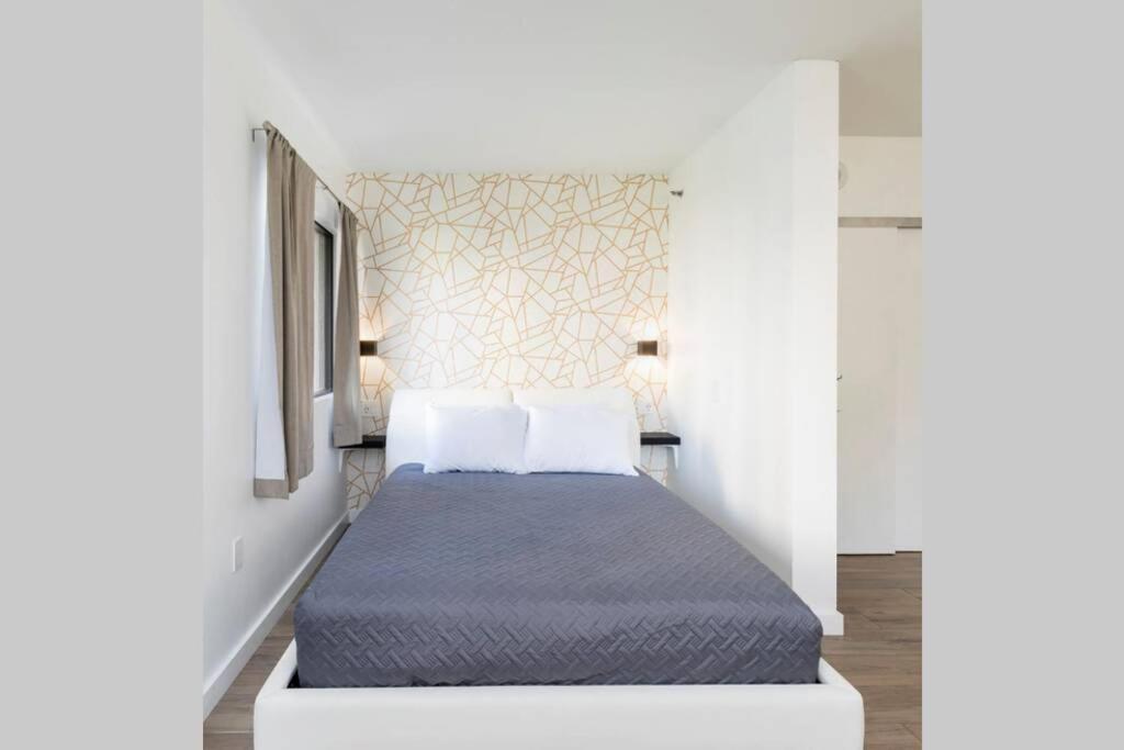 Modern On I-drive: Parking + Pool Included Apartment Orlando