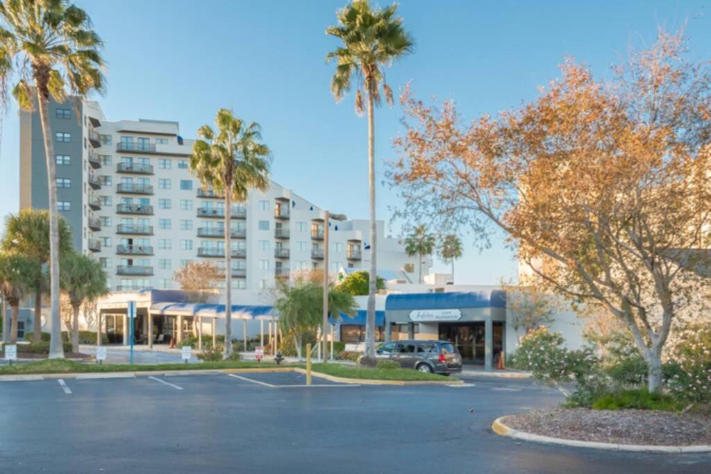 Modern On I-drive: Parking + Pool Included Apartment Orlando