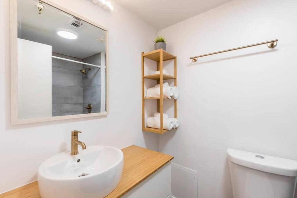 Modern On I-drive: Parking + Pool Included *