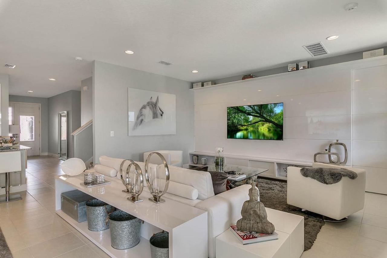 Stunning House With Pool, Gazebo And Movie Theater At Encore 7644 Holiday home *