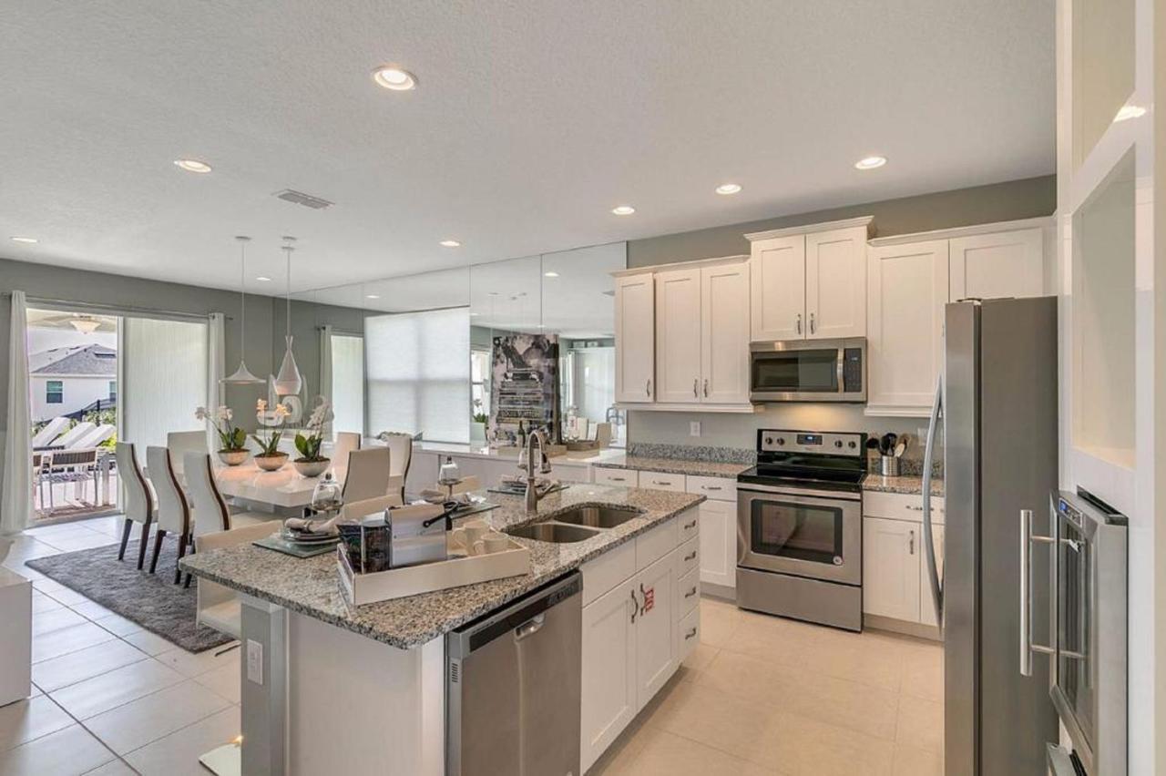 Stunning House With Pool, Gazebo And Movie Theater At Encore 7644 Holiday home *