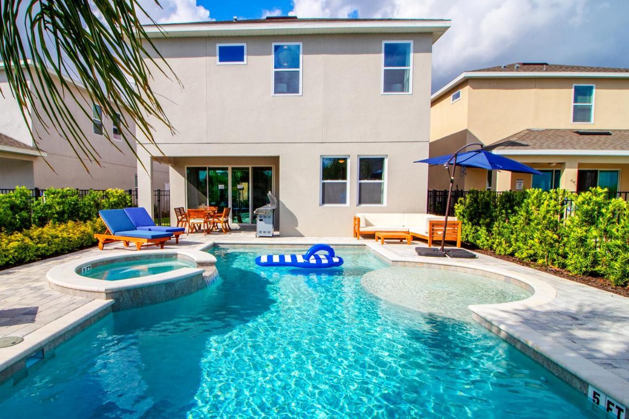 Encore 6 Bedroom Vacation With Pool Holiday home