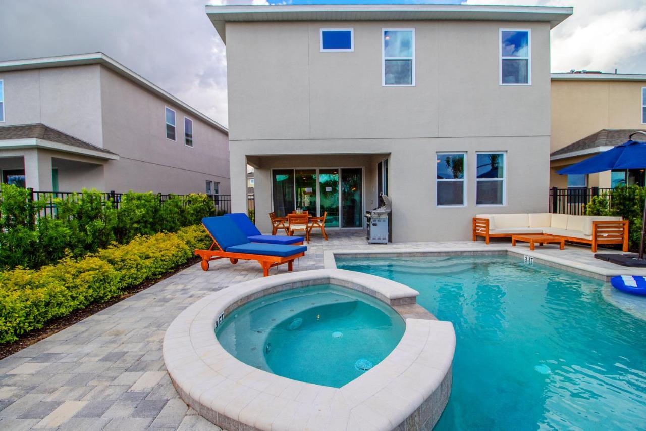 Encore 6 Bedroom Vacation With Pool Holiday home *