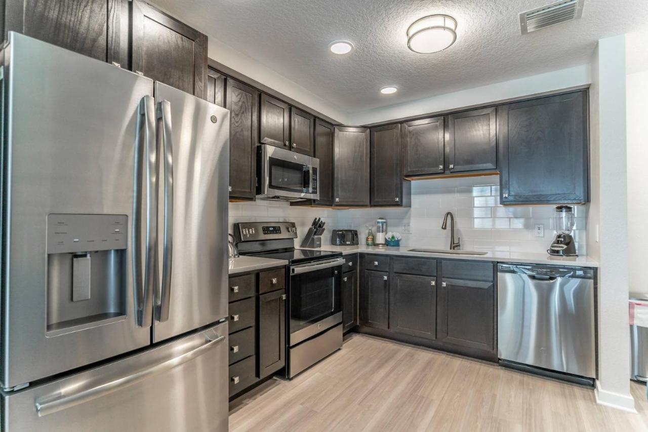 4013 Vista Cay 2