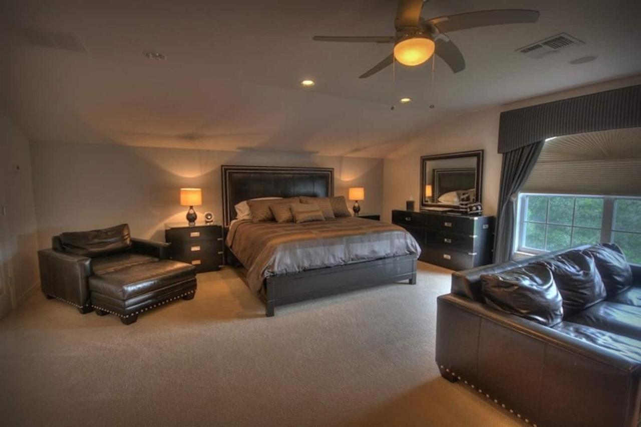 Mickey's Getaway: Luxe 7br Retreat With Pool & Theater Near Holiday home