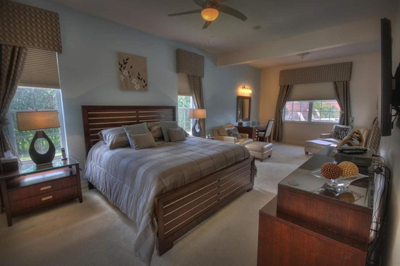 Holiday home Mickey's Getaway: Luxe 7br Retreat With Pool & Theater Near *