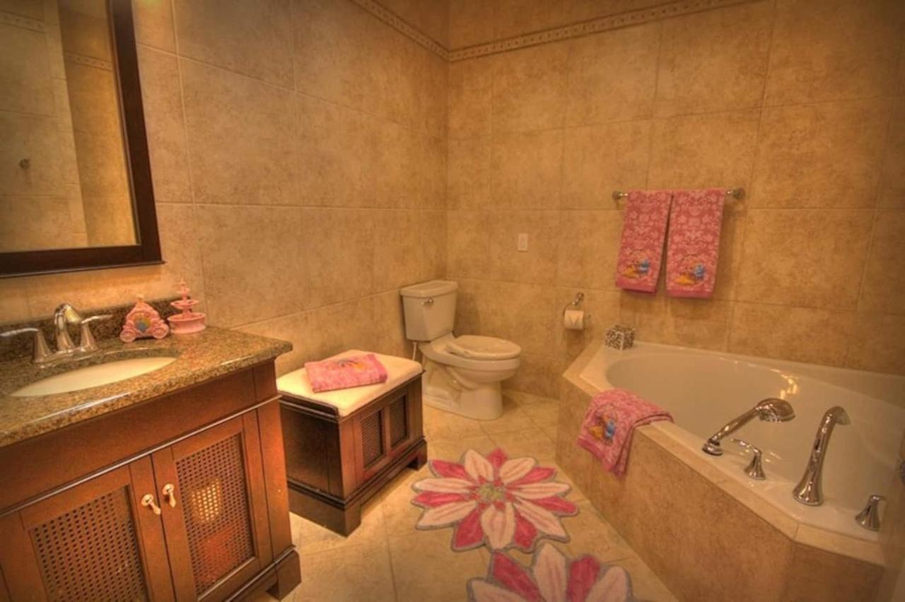 Mickey's Getaway: Luxe 7br Retreat With Pool & Theater Near *