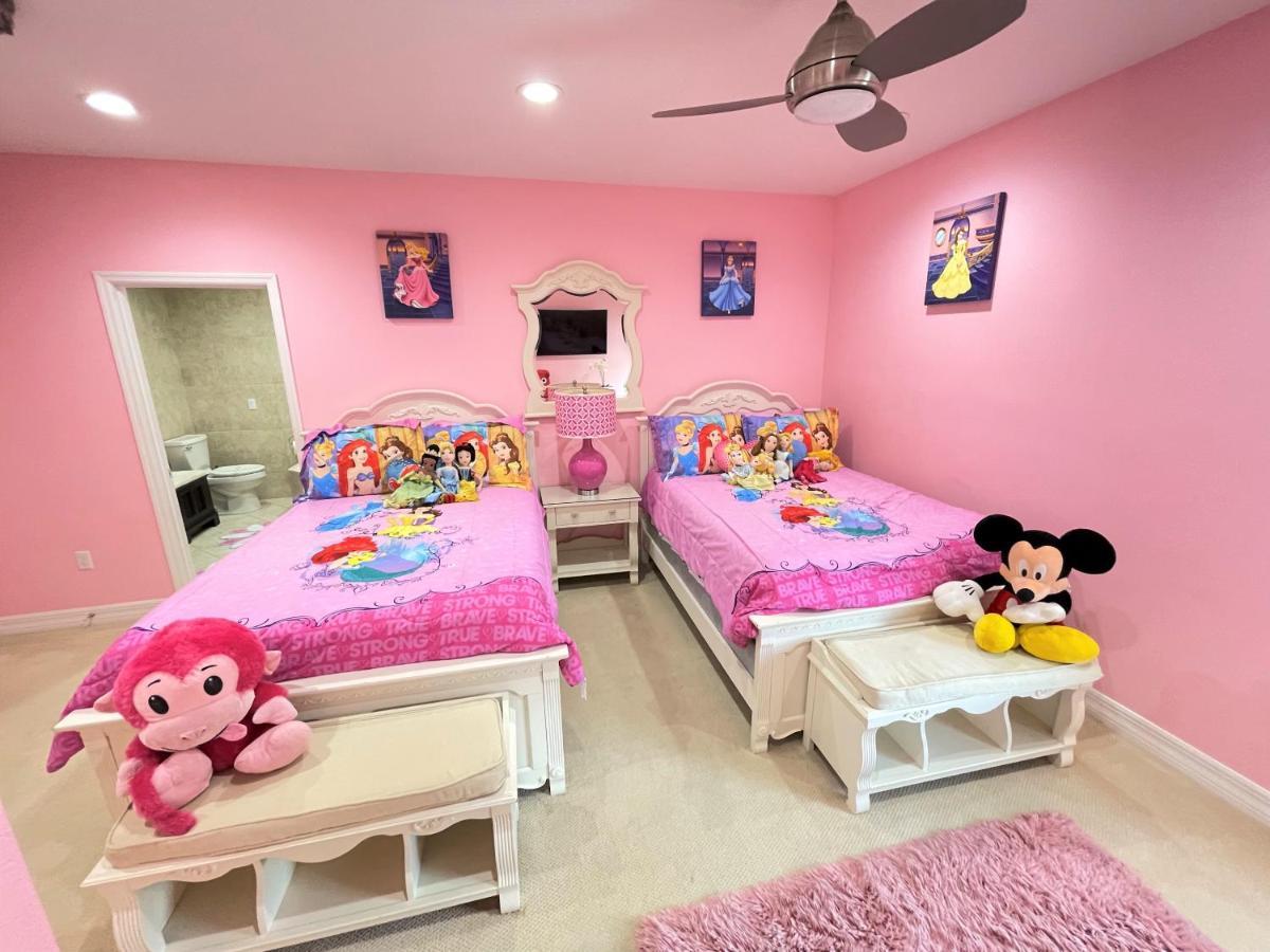 Mickey's Getaway: Luxe 7br Retreat With Pool & Theater Near Holiday home *