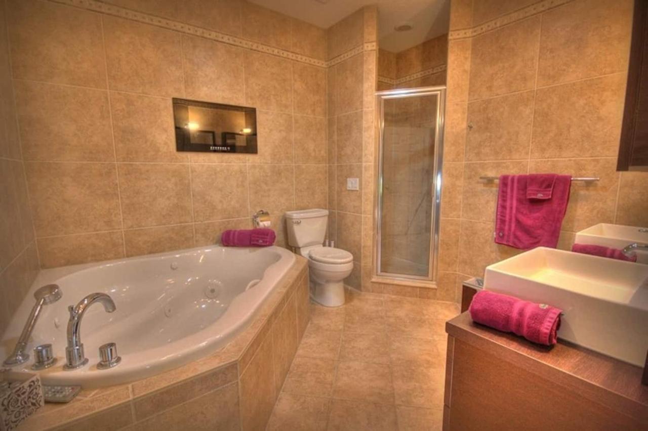 Mickey's Getaway: Luxe 7br Retreat With Pool & Theater Near Holiday home *